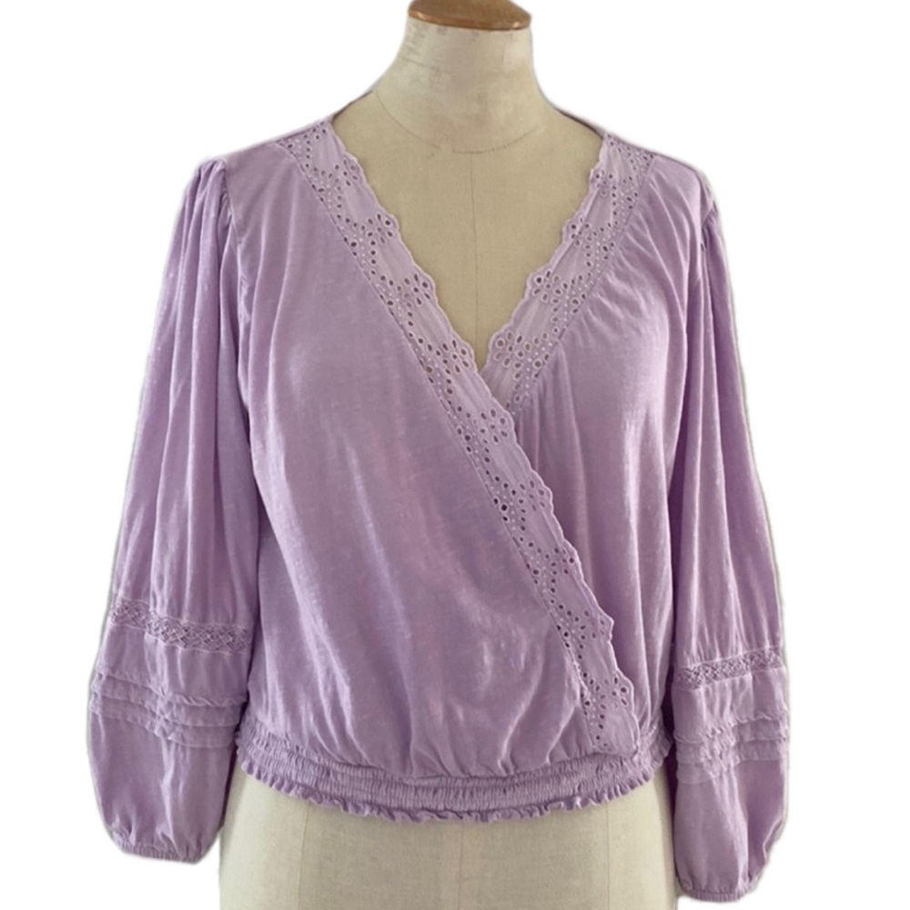 Lucky Brand 🍀 lilac blouse with balloon sleeves. Eyelet edging on faux wrap. XS